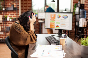 Digital marketing mistakes that kill businesses visualization showing declining vs thriving business performance metrics