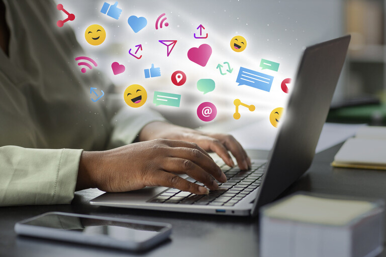 Social media marketing concept for marketing with applications