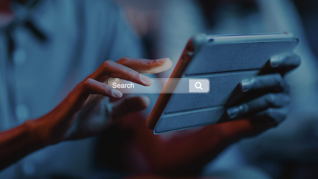 Digital marketing team optimizing content for Zero-Click Searches results and featured snippets to improve brand visibility